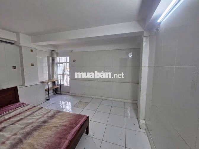 Phòng trong nhà mặt tiền, 18 - 20m2, sạch đẹp mát mẻ