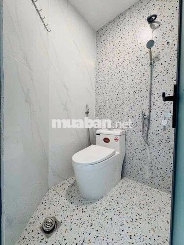 KHAI TRƯỜNG NHÀ NGUYÊN CĂN CHO THUÊ hai nhà vệ sinh GẦN CẦU CHỮ Y