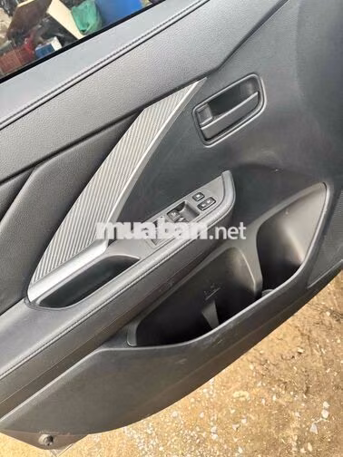 Mitsubishi Xpander Xám Tự động 3000 km