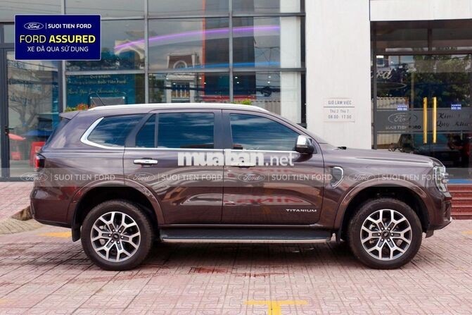 Ford Everest 2024 4x2 Titanium Nâu 8.700 km