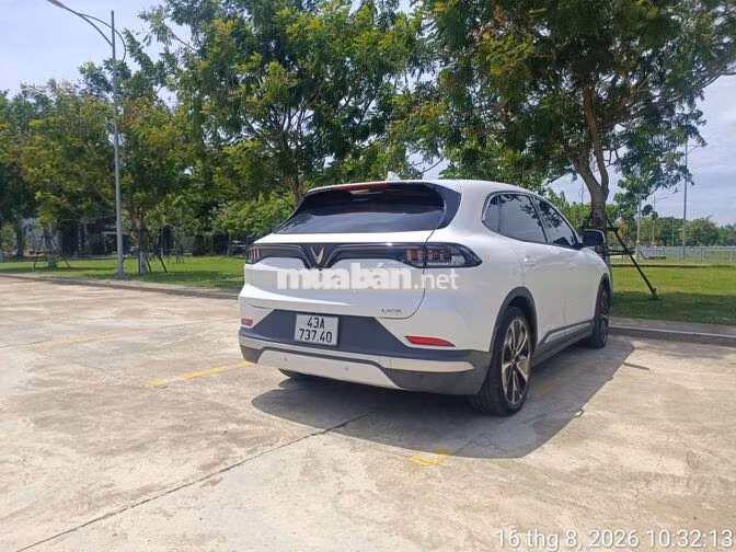 VinFast VF8 PLUS Trắng 26.000 km