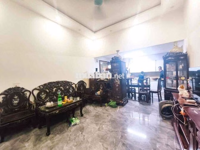 Bán đất tặng nhà cấp4 phố Minh Khai 60 m2 giá 10.6 tỷ sổ vuông vắn sổ