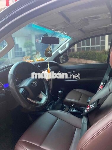 Toyota Fortuner Máy dầu Số sàn 7 chỗ Đen