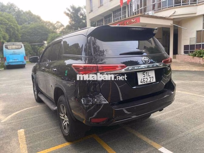 Toyota Fortuner Máy dầu Số sàn 7 chỗ Đen