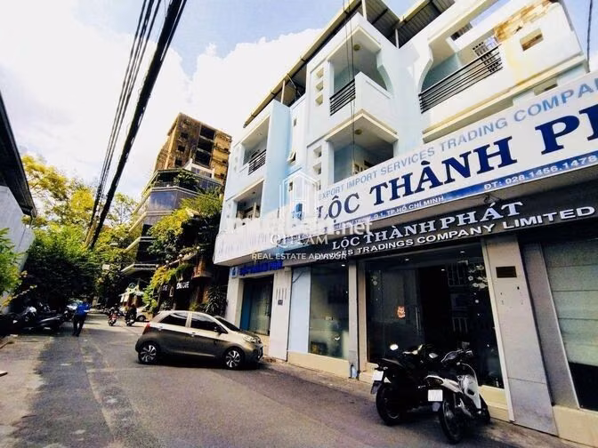 NHÀ GÓC NGANG 15M - 3 TẦNG ĐƯỜNG TRẦN HƯNG ĐẠO TRUNG TÂM Q1
