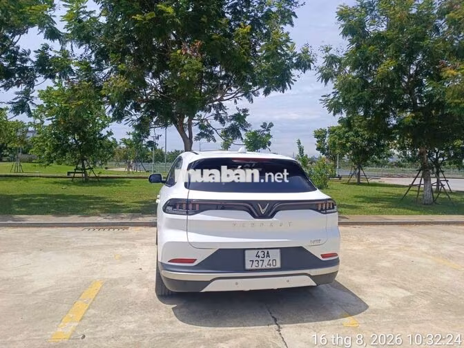 VinFast VF8 PLUS Trắng 26.000 km