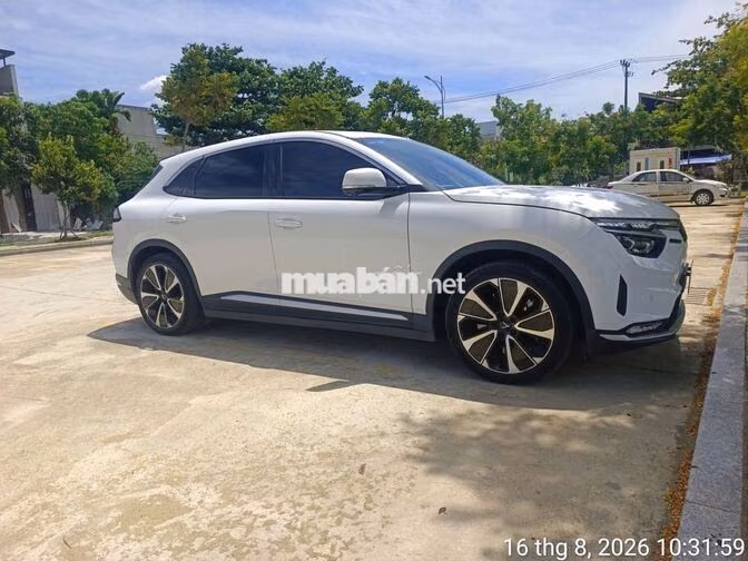 VinFast VF8 PLUS Trắng 26.000 km