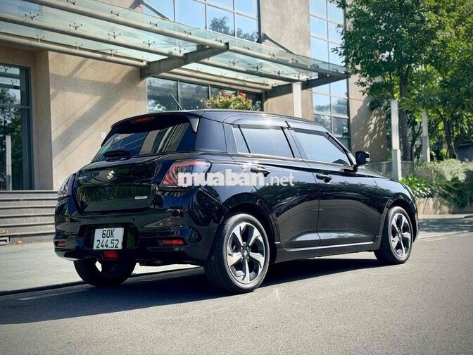 Suzuki Swift Hybrid Sx 11/2025 Odo 3000 km Như Mới