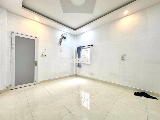 STUDIO CỬA SỔ TRỜI SIÊU THOÁNG - NỘI THẤT CƠ BẢN - NGAY PHAN XÍCH LONG