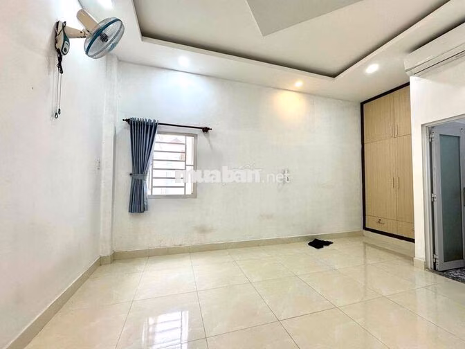 STUDIO CỬA SỔ TRỜI SIÊU THOÁNG - NỘI THẤT CƠ BẢN - NGAY PHAN XÍCH LONG