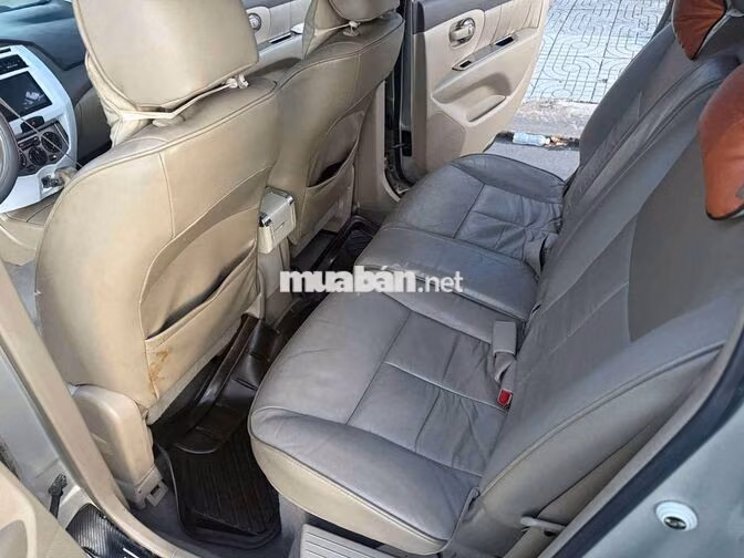 Nissan Livina 2011 Tự động Vàng cát 5 chỗ