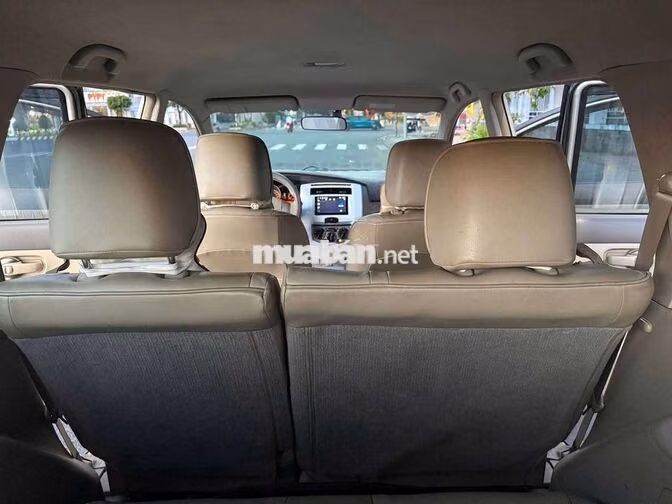 Nissan Livina 2011 Tự động Vàng cát 5 chỗ