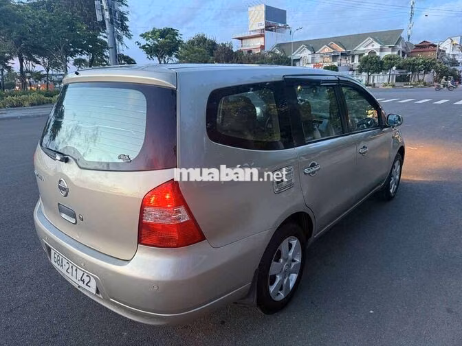 Nissan Livina 2011 Tự động Vàng cát 5 chỗ