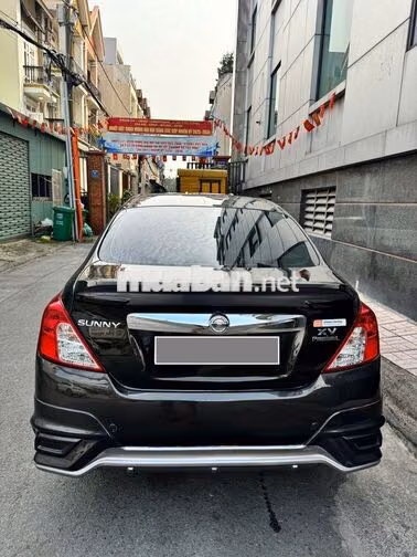 Nissan Sunny Premium 2018 số tự động full