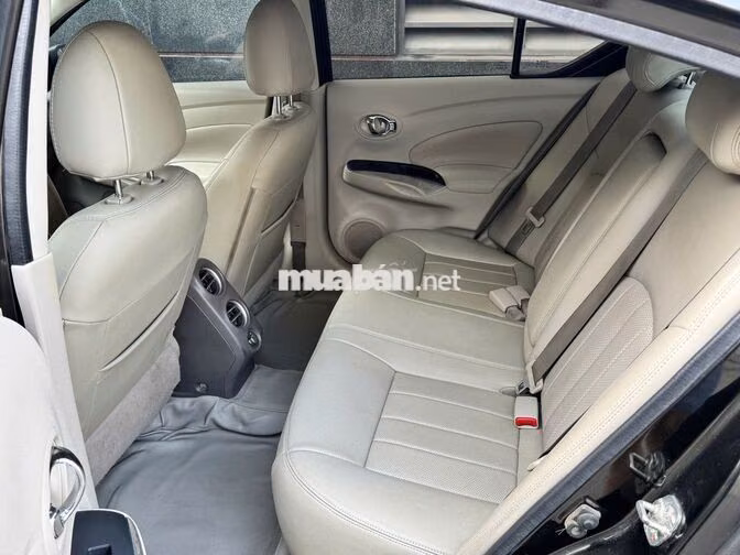 Nissan Sunny Premium 2018 số tự động full