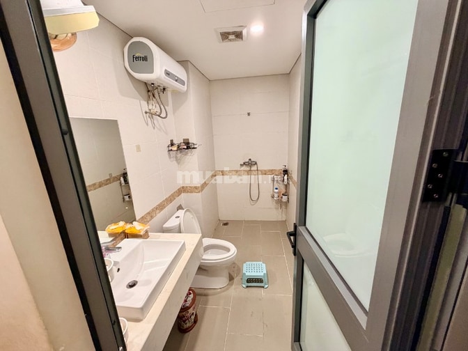 Chính chủ muốn bán căn hộ thoáng mặt tiền , sẵn nhà giao luôn. Giá TL 