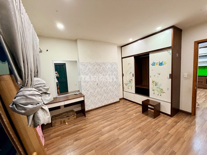 Chính chủ muốn bán căn hộ thoáng mặt tiền , sẵn nhà giao luôn. Giá TL 