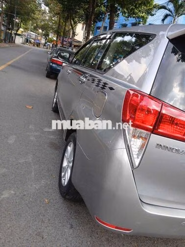 Toyota Innova 2016E Số sàn Bạc