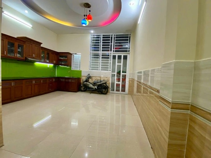 Bán nhà mặt phố Thạnh Lộc 16, 8,9 tỷ, DT: 126m2