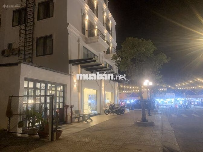 Bán đất chính chủ 200m2 ODT ngay chợ đêm Hà Tiên