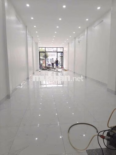 nhà mới xây mặt tiền Cách mạng tháng 8