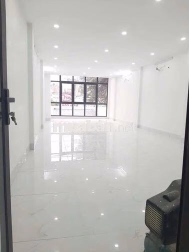nhà mới xây mặt tiền Cách mạng tháng 8