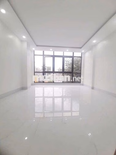 nhà mới xây mặt tiền Cách mạng tháng 8