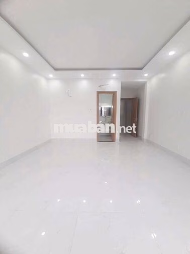 nhà mới xây mặt tiền Cách mạng tháng 8