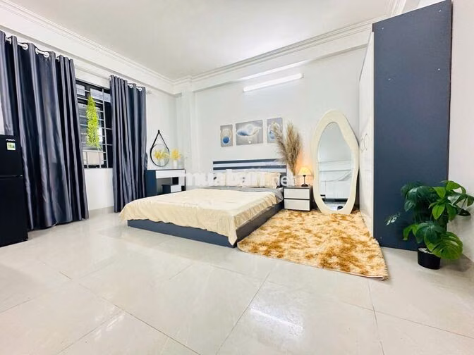 STUDIO BAN CÔNG CỬA SỔ MỚI SIÊU RỘNG NGAY NGÃ TƯ MAI DỊCH 