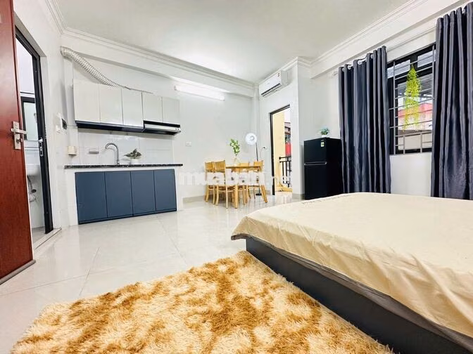 STUDIO BAN CÔNG CỬA SỔ MỚI SIÊU RỘNG NGAY NGÃ TƯ MAI DỊCH 