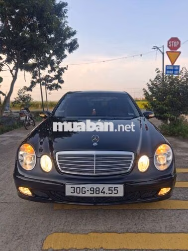 Mercedes-Benz E240 Đen 5 chỗ