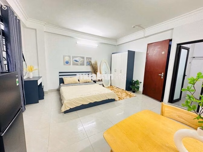 STUDIO BAN CÔNG CỬA SỔ MỚI SIÊU RỘNG NGAY NGÃ TƯ MAI DỊCH 