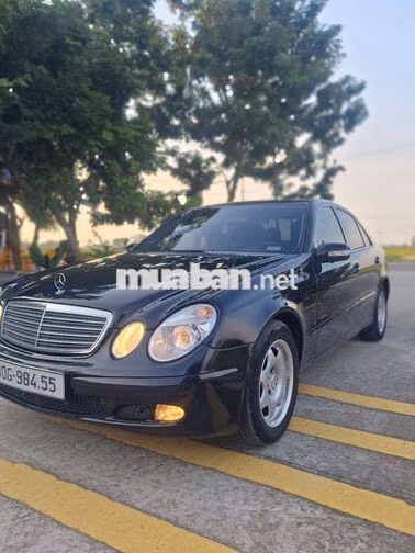 Mercedes-Benz E240 Đen 5 chỗ