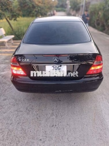 Mercedes-Benz E240 Đen 5 chỗ