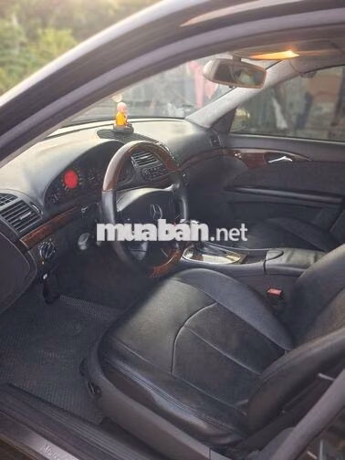 Mercedes-Benz E240 Đen 5 chỗ