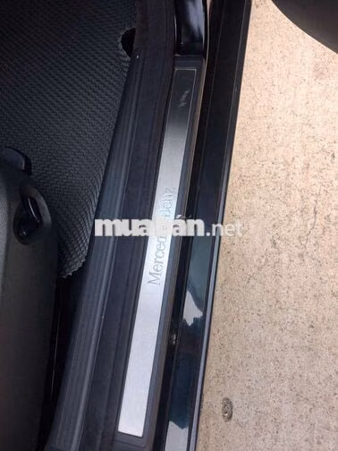 Mercedes-Benz E240 Đen 5 chỗ