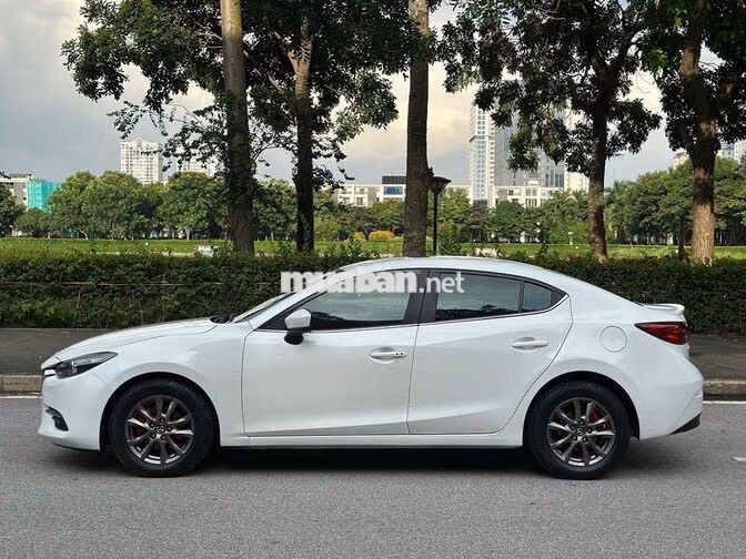 Mazda 3 2018 1.5AT Sedan Trắng 8 vạn Siêu Mới