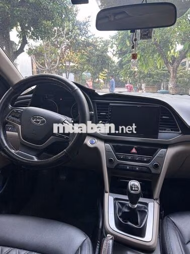 Hyundai Elantra 2018 Số sàn Trắng