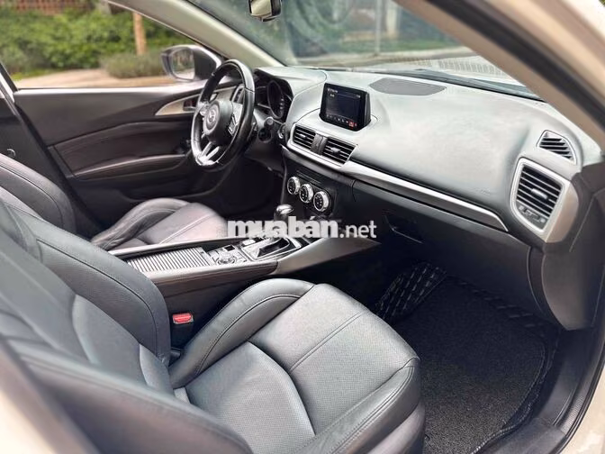 Mazda 3 2018 1.5AT Sedan Trắng 8 vạn Siêu Mới