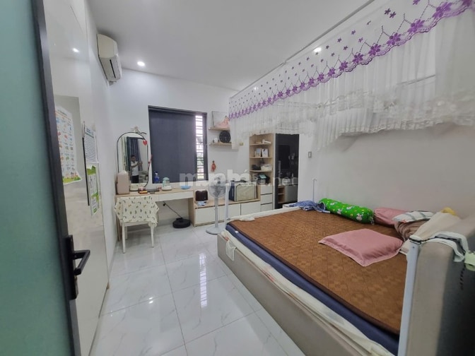 Nhà mái thái 200m² thổ cư. 3 phòng ngủ. 2,789 tỷ 