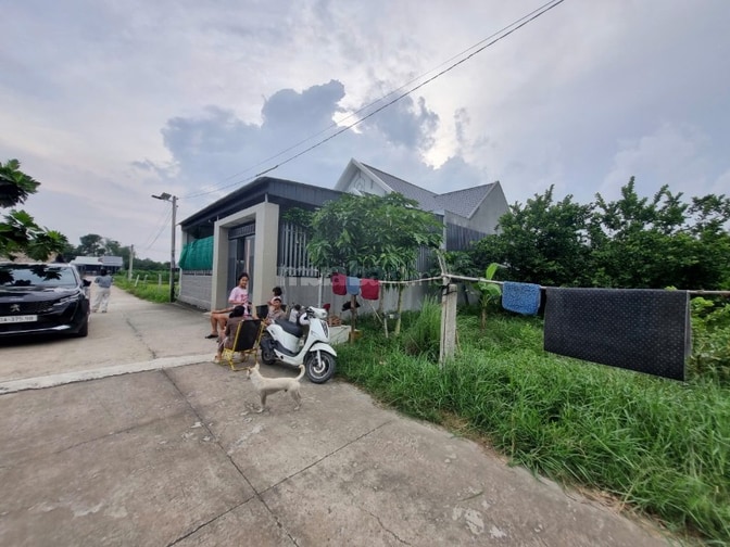 Nhà mái thái 200m² thổ cư. 3 phòng ngủ. 2,789 tỷ 