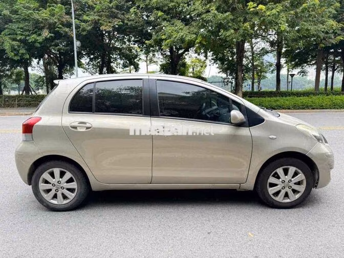 Toyota Yaris 2010 1.3AT Vàng Nhập Nhật 11 vạn km
