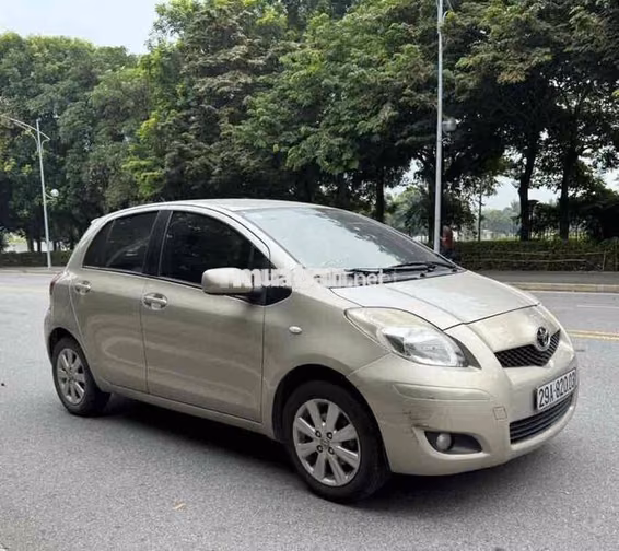 Toyota Yaris 2010 1.3AT Vàng Nhập Nhật 11 vạn km