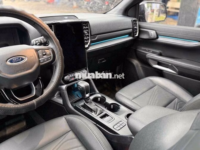 Ford Everest Titanium 4x2 2024 Nâu 22.000 km
