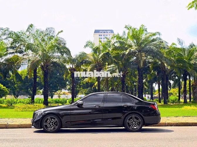 Mercedes C300 AMG 2021 Đen lướt nhẹ siêu đẹp
