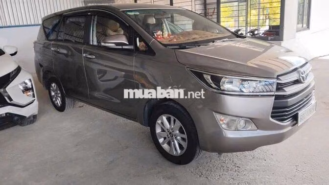 Toyota Innova 2018 Số sàn Xám