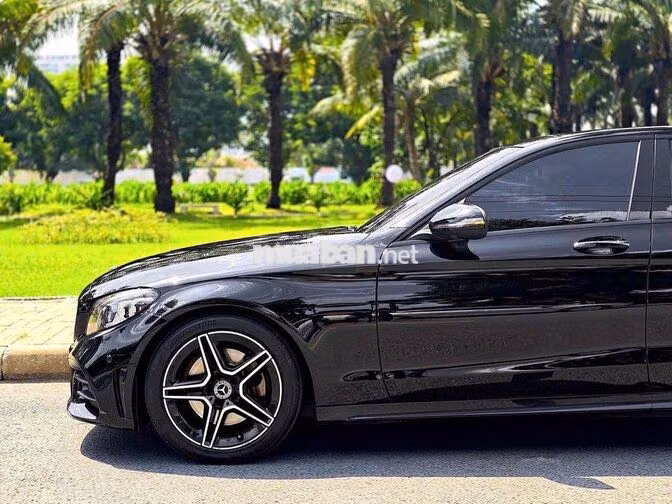 Mercedes C300 AMG 2021 Đen lướt nhẹ siêu đẹp