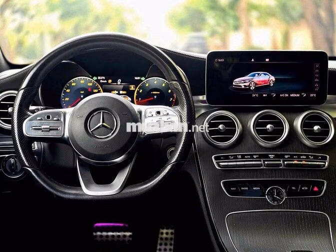 Mercedes C300 AMG 2021 màu trắng siêu lướt