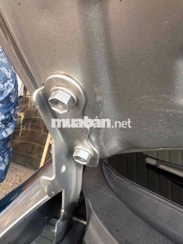 Toyota Innova 2.0E 8 chỗ Xăng Bạc