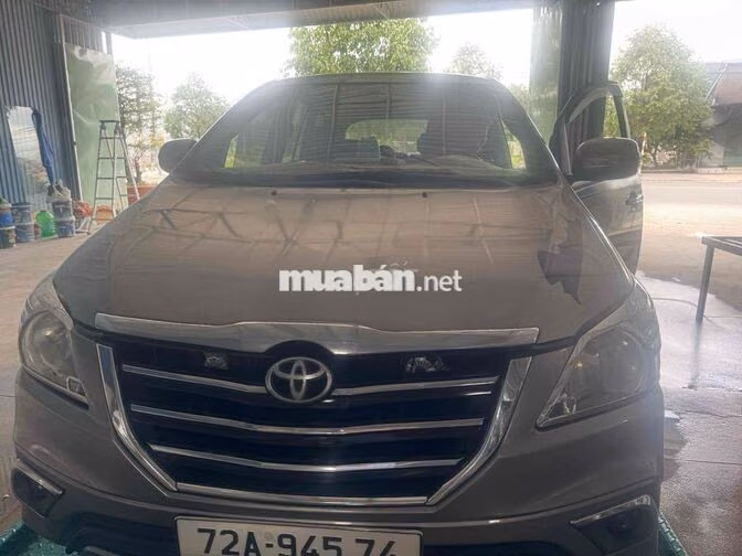 Toyota Innova 7 chỗ Bạc